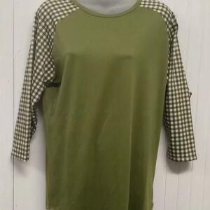 Green Raglan Top with Checkered Sleeves